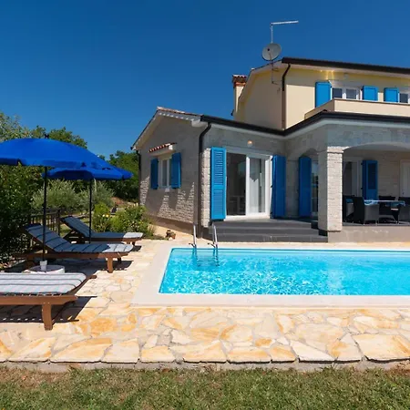 House - Monika Villa